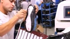 Для тех кому интересно как делаются кеды vans.