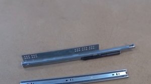 Направляющие для выдвижного ящика.