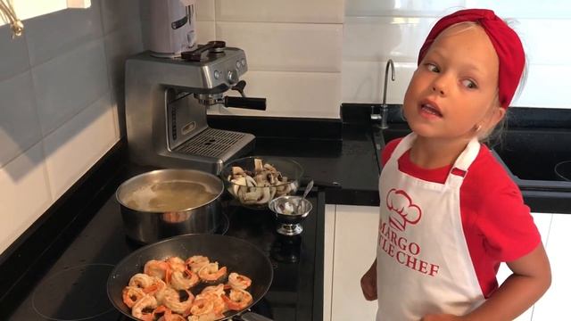 Феттучини АЛЬФРЕДО с креветками и грибами