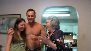 10 способов рассказать семье и друзьям что ты беременна