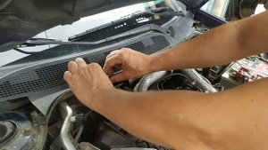 Запах вихлопу в салонi Меган 2
