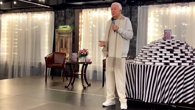 В любой ситуации нужно оставаться человеком. Александр Хакимов