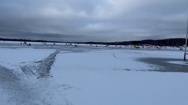 Зимняя рыбалка на Можайском водохранилище. Ильинский пляж
