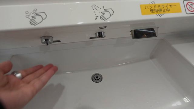 Riding on First Class Bullet Train to Tokyo смотреть онлайн