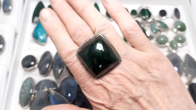 ",,,ТАМ, НА НЕВЕДОМЫХ ДОРОЖКАХ,,," МАЛАХИТ, ЛАБРАДОР И НЕ ТОЛЬКО " смотреть онлайн