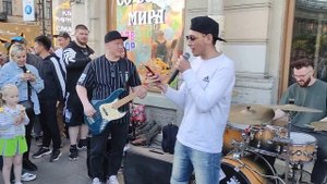 Кавер группа Айдахо выступает на Невском проспекте в Санкт-Петербурге...#id_aho #cover #music