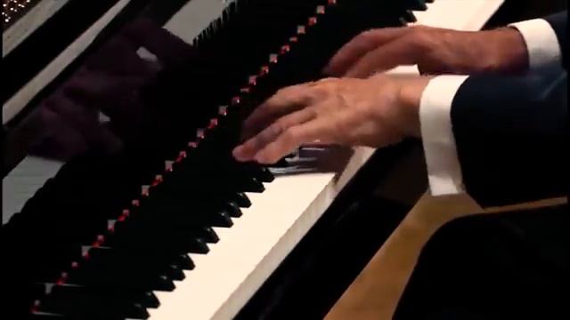 Beethoven's Piano Sonata No. 14 'Moonlight Sonata' смотреть онлайн