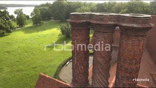 Cecilienhof Palace from above 2016 смотреть онлайн