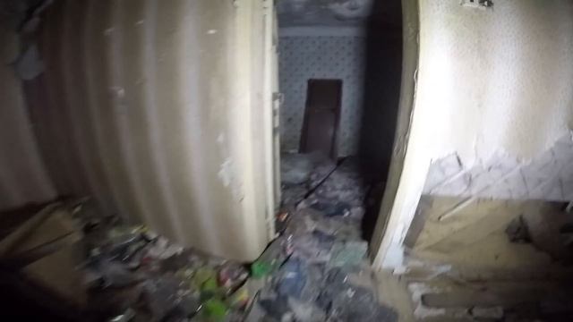 ЛОГОВО БОМЖЕЙ - ПЯТНА КРОВИ? ЧЬЯ ЭТО КРОВЬ? смотреть онлайн