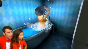 СМОТРИ МИСС ТИ СЛЕПАЯ! НЕ ВИДИТ НАС MISS T! Учительница ДЕЛАЮ КОНЦОВКУ Scary Teacher 3D Валеришка