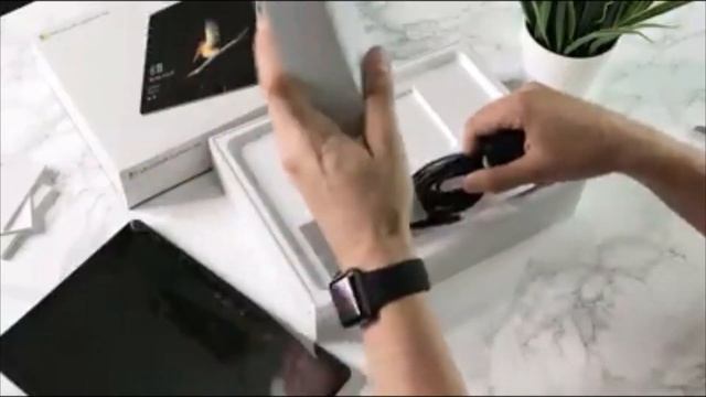 Samsung Galaxy Book Go Vs Microsoft Surface Go Compared! смотреть онлайн