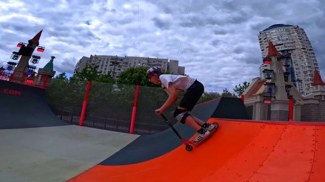 САМЫЙ ЛУЧШИЙ СКЕЙТ-ПАРК В МОСКВЕ! | МОСКОВСКИЕ СЕЗОНЫ смотреть онлайн