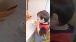 Егорка обои оторвал