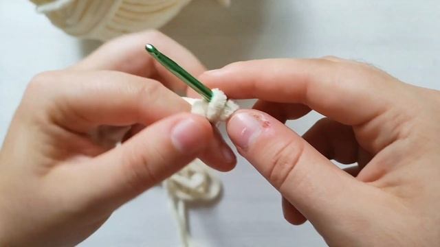 Урок по вязанию №1. Кольцо амигуруми из плюшевой пряжи смотреть онлайн