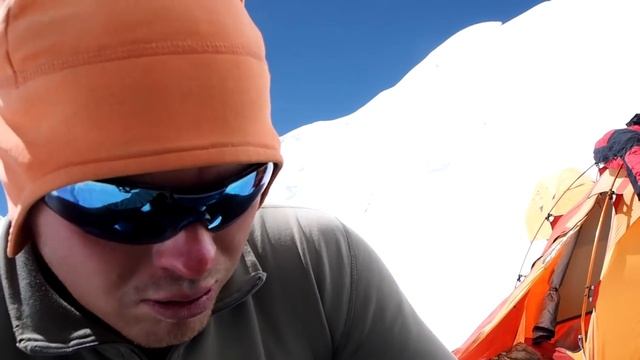 Хромой и Хан Тенгри Летим через бутылку Провалились в Трещину смотреть онлайн