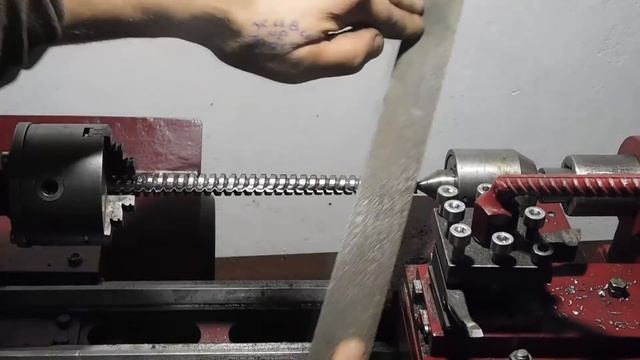 Резьба . Нарезаю болгаркой . Изготовление винта и метчика трапеция 16х6 левая. смотреть онлайн