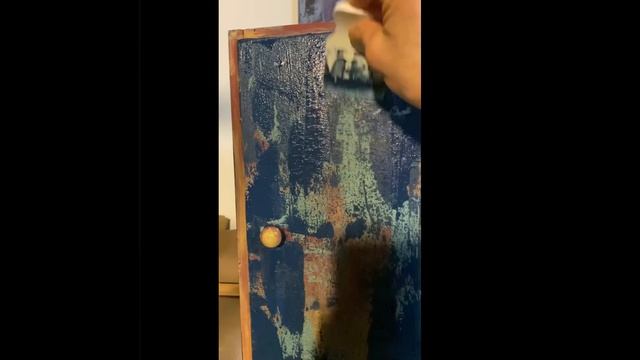 Винтажные эффекты шпателем и скребком.#chalkpaint #furnituremaker #перекраскамебели