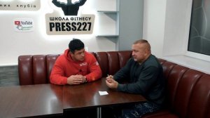 Беседа о спорте с рекордсменом по многоповторным приседаниям