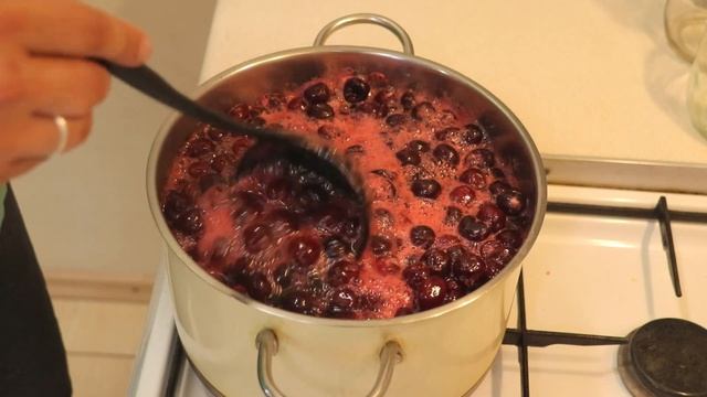 ВИШНЯ в собственном соку на зиму ? Простой РЕЦЕПТ! Варенье из вишни смотреть онлайн