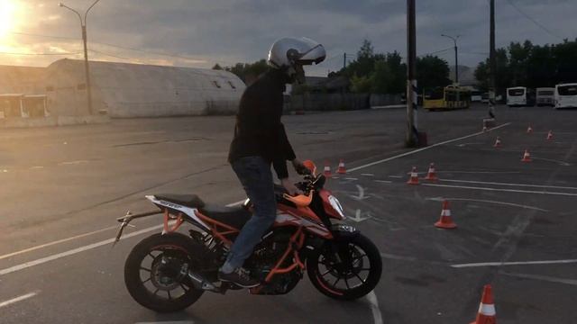 Прохождение упражнений стоя тоже возможно). Экзамен. Категория "А". смотреть онлайн