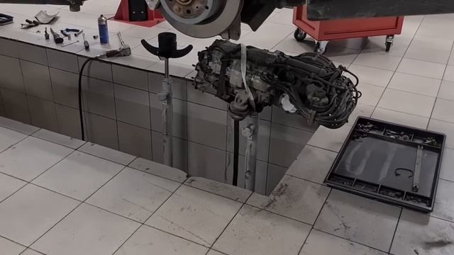 Живой Maserati Quatroporte, но руки приложить нужно! смотреть онлайн