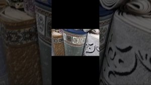 Ковровые дорожки, режем для клиентов, показываем цвет.