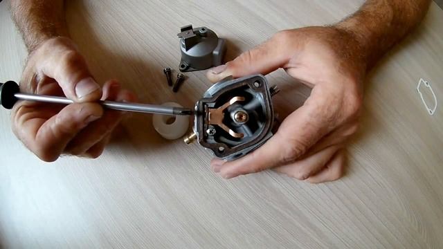 Перебои в подаче топлива. 2-х тактный лодочный мотор 2.6 л.с. смотреть онлайн