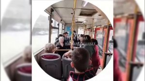Кондуктор подралась с пенсионеркой в автобусе в Казани