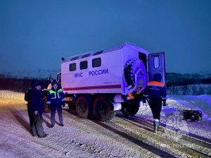 На месте перекрытой автодороги работает оперативная группа #МЧСМурманск