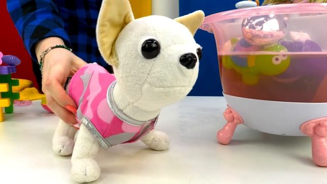 Эмили уронила в воду фен! Беби Бон в ванной. Играем с куклой в дочки матери в шоу Как МАМА смотреть онлайн