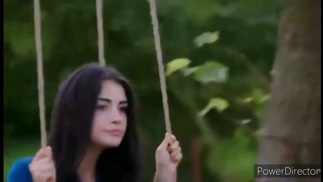 Качаются на качелях...