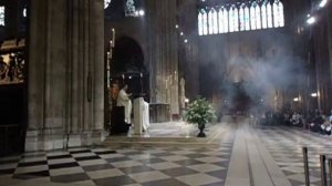 Воскресная месса в Нотр-Дам де Пари