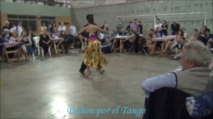 ROXANA SUAREZ y SEBASTIAN ACHAVAL Bailando la Milonga LA ESPUELA en la MILONGA DEL MORAN