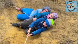 Pretend Play Диана и Даня играют,  Сиреноголовый в реальной жизни, строим домик. Манкиту