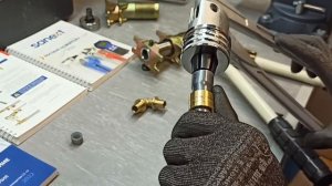 Монтаж латунного аксиального фитинга SANEXT