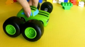 Смотреть Вспыш и чудо - машинки. Огурчик и чудо колеса. Игрушки из мультфильмов