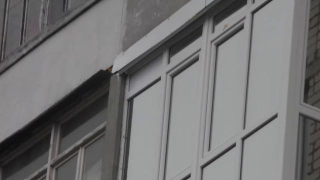 Французский балкон, окна во весь рост, вид с улицы смотреть онлайн