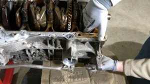 P33. How to Disassemble Toyota Camry 2.4 VVT-i engine: Pistons removal