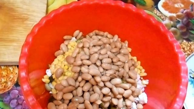 Салат с курицей и фасолью Очень необычный вкус