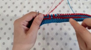 По вашим просьбам, пояснения по вырезу горловины к кофточке полосатику.