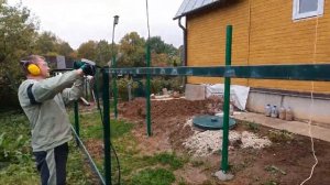 Как правильно установить забор, чтобы его не снесли?