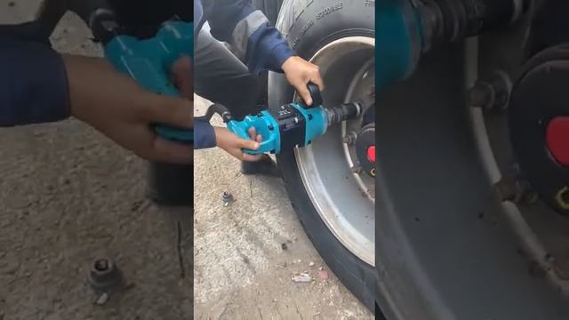 подключил пневмогайковёрт к рессиверу КамАЗа.