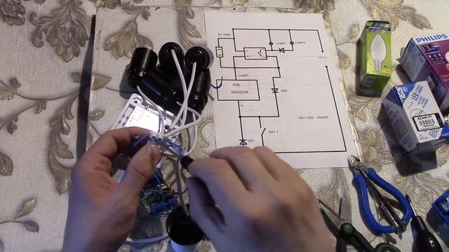 Встраиваемый датчик движения возле люстры , таймер и светодиодные лампы . смотреть онлайн