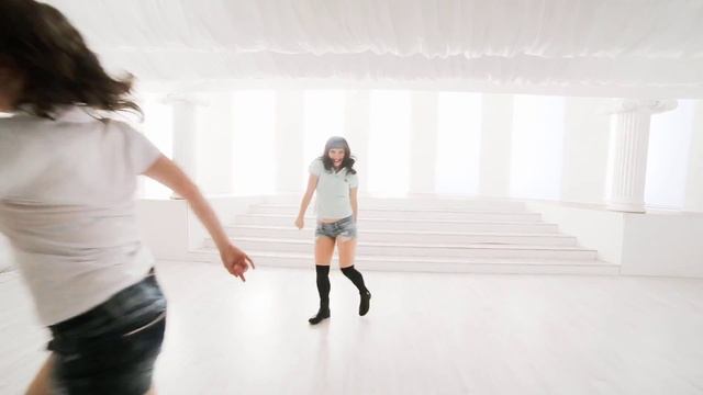 Reggaeton by Mokhova & Shevchenko /J Balvin "Tranquila"/ Daddy Yankee "No Es Ilegal" смотреть онлайн