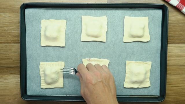 Слойки с ягодами из слоеного теста смотреть онлайн