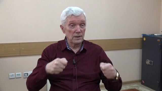 Александр Суриков поздравляет с Днем Защитника Отечества