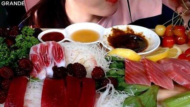 산딸기🍒체리와 참치회먹방🐋RAW TUNA🍒RASPBERRY, KOREAN CHERRY MUKBANG/ REAL EATING SOUND смотреть онлайн