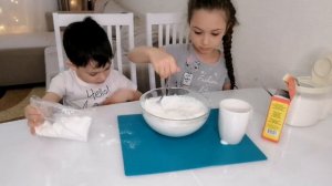 Пышные оладьи на кефире. Готовят дети ❤️?