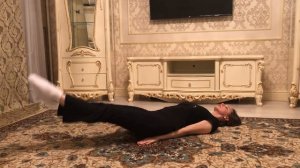 Мария Юрьевна. Подъём ног за голову лёжа на спине, счёт 1-5