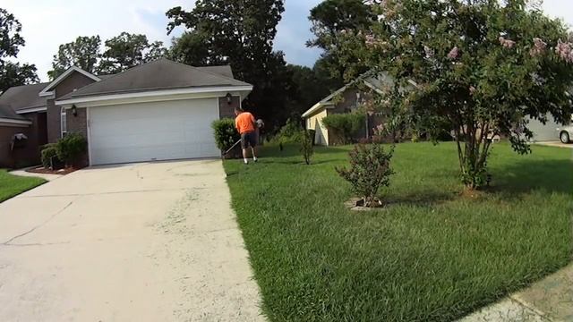 Edging My Healthy Lawn with a Weedeater & Sta-Green Grass Fertilizer Results смотреть онлайн